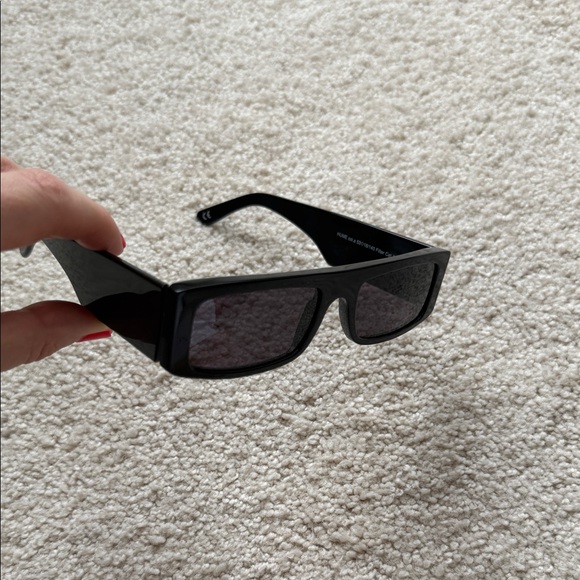 Black Rectangular Sunglasses - Picture 2 of 3